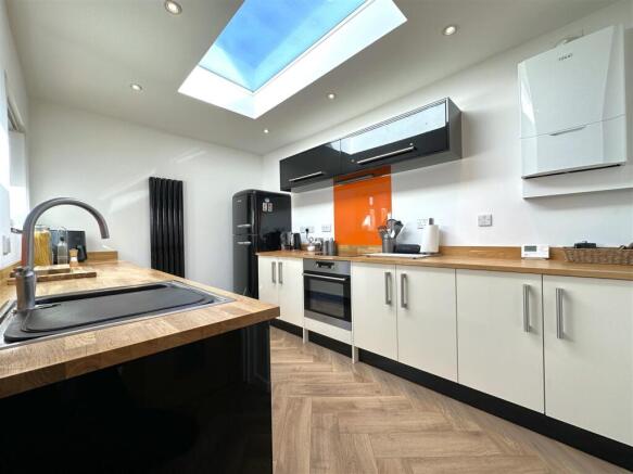 STUNNING Modern Kitchen 902
