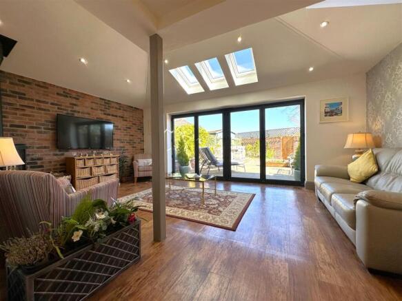 Wonderful Ground Floor Reception Room 997
