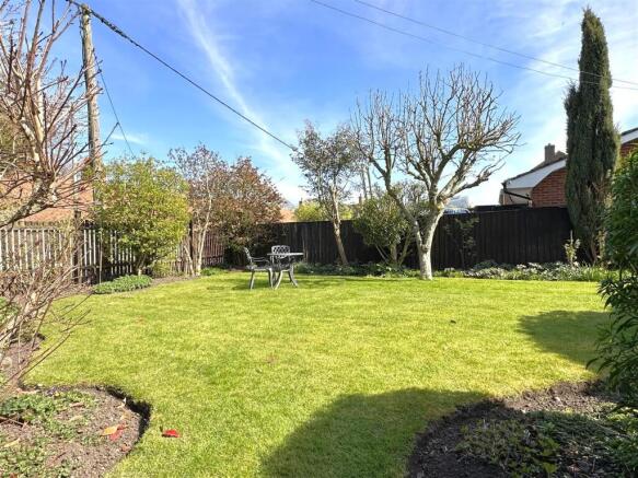 Delightful Private Garden 399