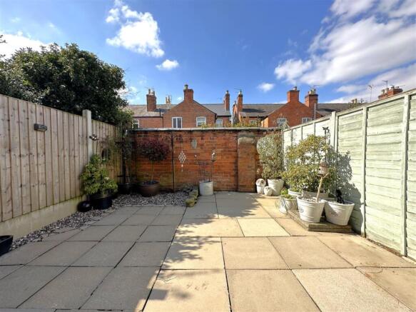 Lovely Enclosed Courtyard 517