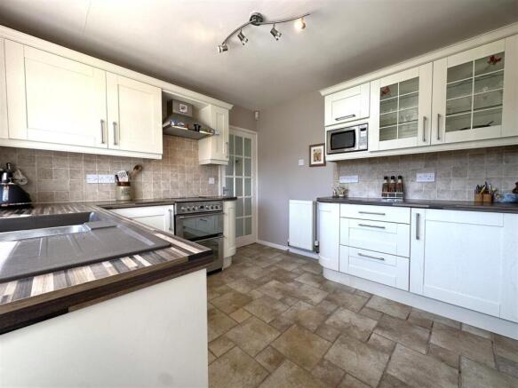 Contemporary Kitchen 851