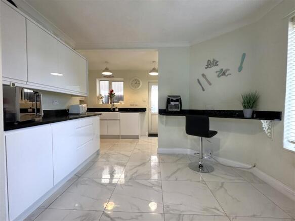 OPEN-PLAN Dining Kitchen 905