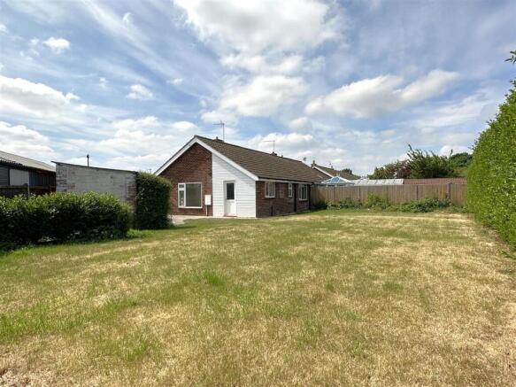 Generous Corner Plot 706