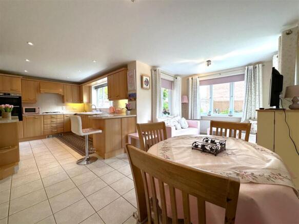 OPEN-PLAN Living/Dining Kitchen 392