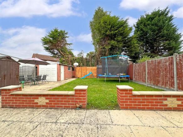 Lovely Private Garden 428