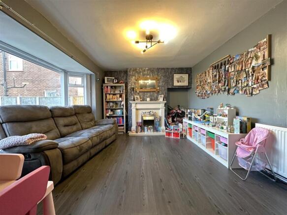 Bay-Fronted Lounge 967