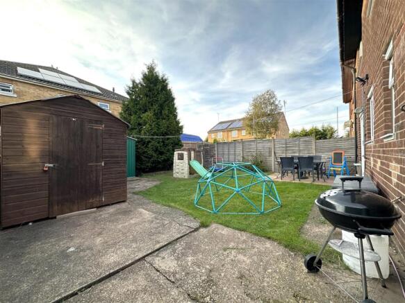 Enclosed Rear Garden 942