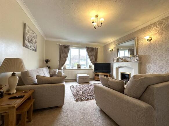 Large Living Room 676