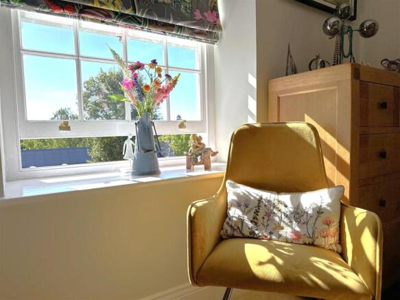 Sash Window & Attractive Outlook 043