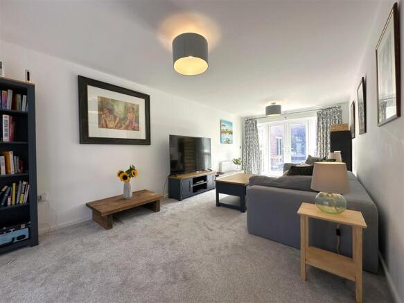 Large Living Room 924