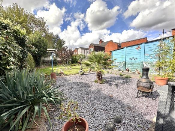 Generous Private Garden 769