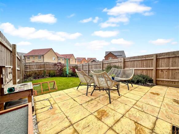 Delightful Enclosed Garden 852