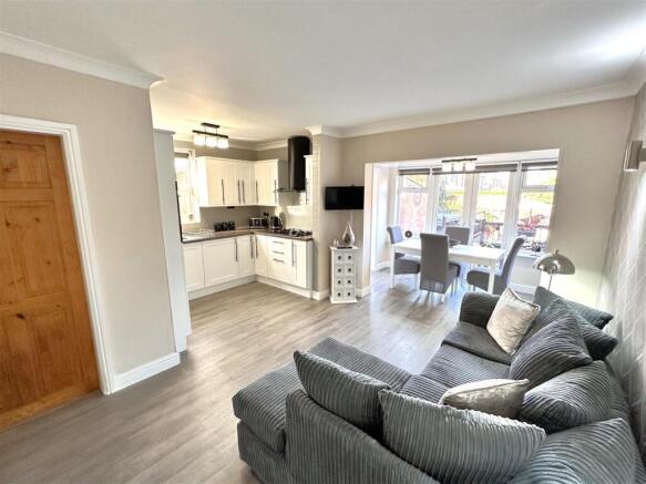 OPEN-PLAN Living/Dining Space 216