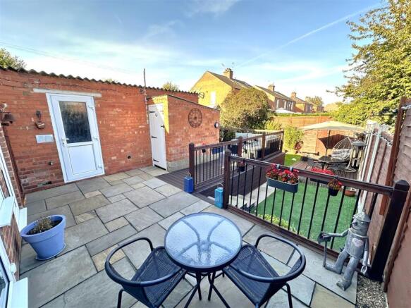 Beautifully Landscaped Garden 110