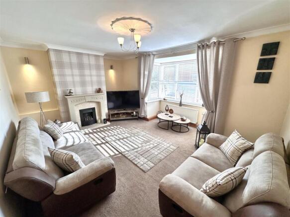 Bay-Fronted Living Room 194