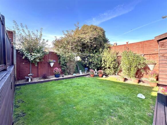 Private Rear Garden 094