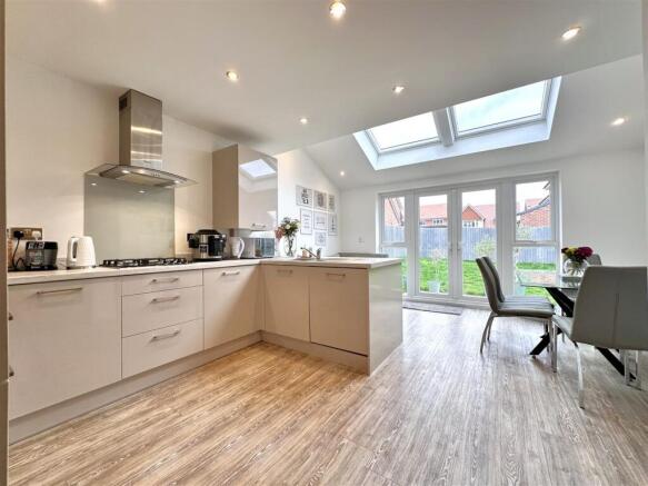 OPEN-PLAN Living/Dining Kitchen 772