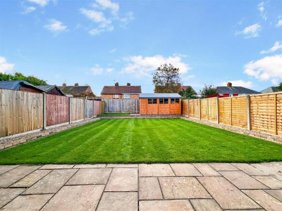 Generous Landscaped Garden 394