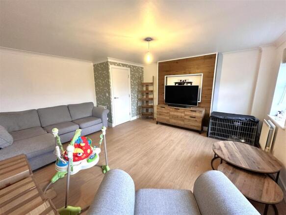 Generous Living Room 668