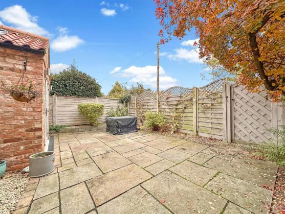 SOUTH FACING Courtyard 946