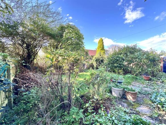 Established Private Garden 800