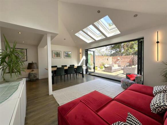 SUPERB EXTENDED Living Space 159