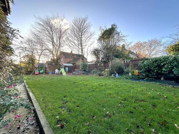 Large Rear Garden 920