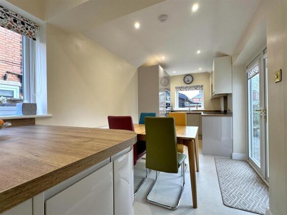 OPEN-PLAN Dining Kitchen 599