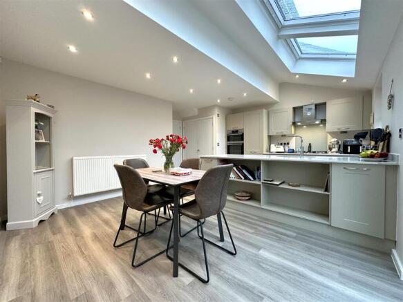 Wonderful OPEN-PLAN Dining Kitchen 377