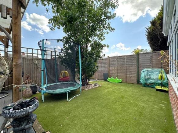 Low-Maintenance Enclosed Garden 514