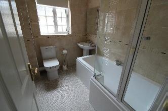 9 chaff Bathroom.jpeg