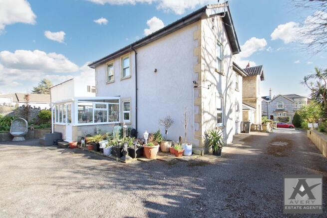 2 bedroom Flat for sale