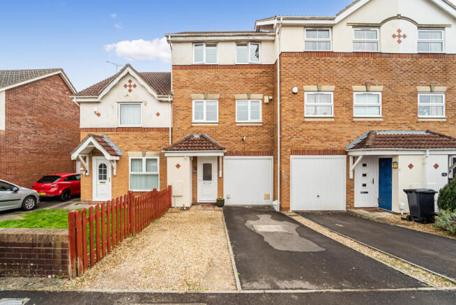 3 Bedroom Town House for Sale