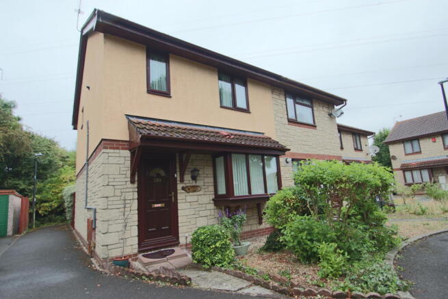 3 bed end terrace to rent Methwyn Close, Weston-s