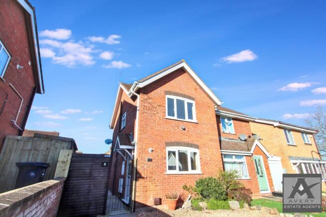 2 Bedroom Semi-Detached House to Rent