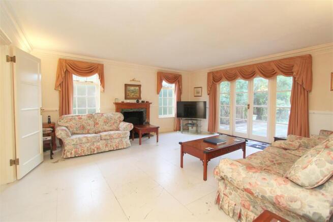 RECEPTION ROOM 2.JPG