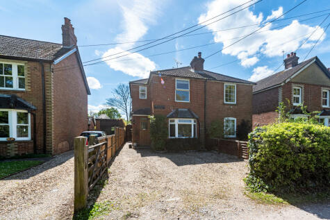 Frogmore - 2 bedroom semi-detached house for sale