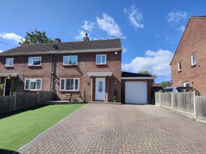 Stilwell Close, Yateley, Hampshire, GU46