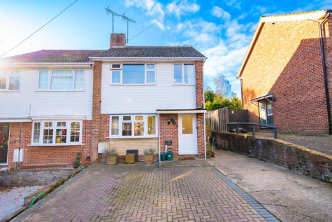 Maple Gardens, Yateley, Hampshire, GU46