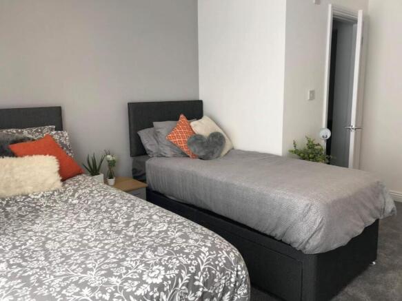 bedroom 2.JPG
