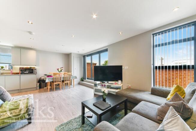 Kitchen / Dining / R