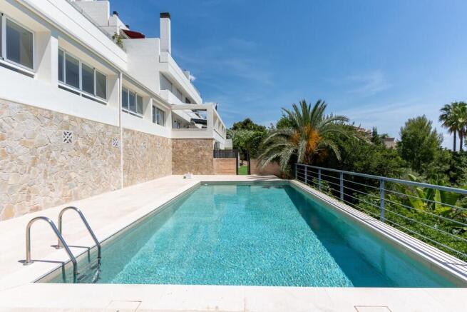 13 Community pool ar