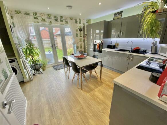 KITCHEN / DINING ROOM