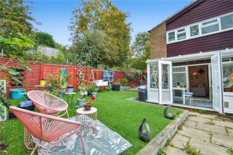 Kestrel Close, Edenbridge, Kent, TN8