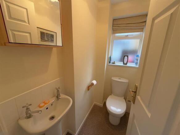 Downstairs WC.JPG