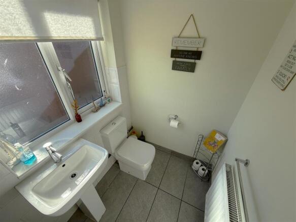 Downstairs WC.JPG