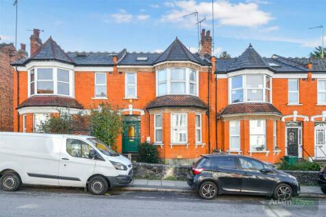 Dollis Road - 3 bedroom apartment for sale