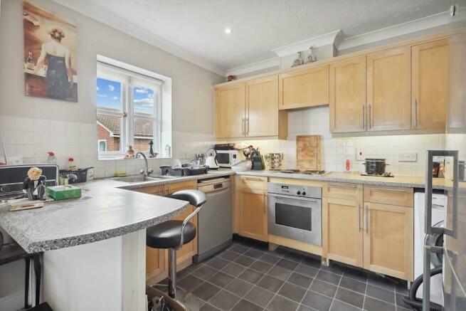 kitchen Flat 7, Coniston Ct, Cumberland Rd, TW15.j