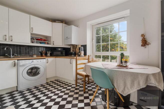 Flat 57, Stockwell Gardens SW9 0RY-8.jpg