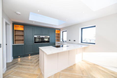 Leyfield Bank, Holmfirth, HD9 1XU